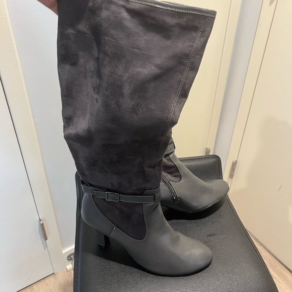 Gray boots - Picture 6 of 7